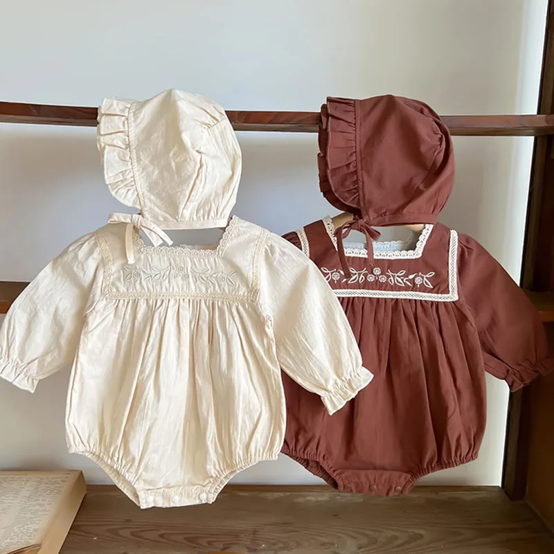 

Комбинезон + шапка для маленьких девочек в Корейском стиле, хлопковый комбинезон с длинными рукавами и кружевной вышивкой, одежда для маленьких девочек на весну и осень