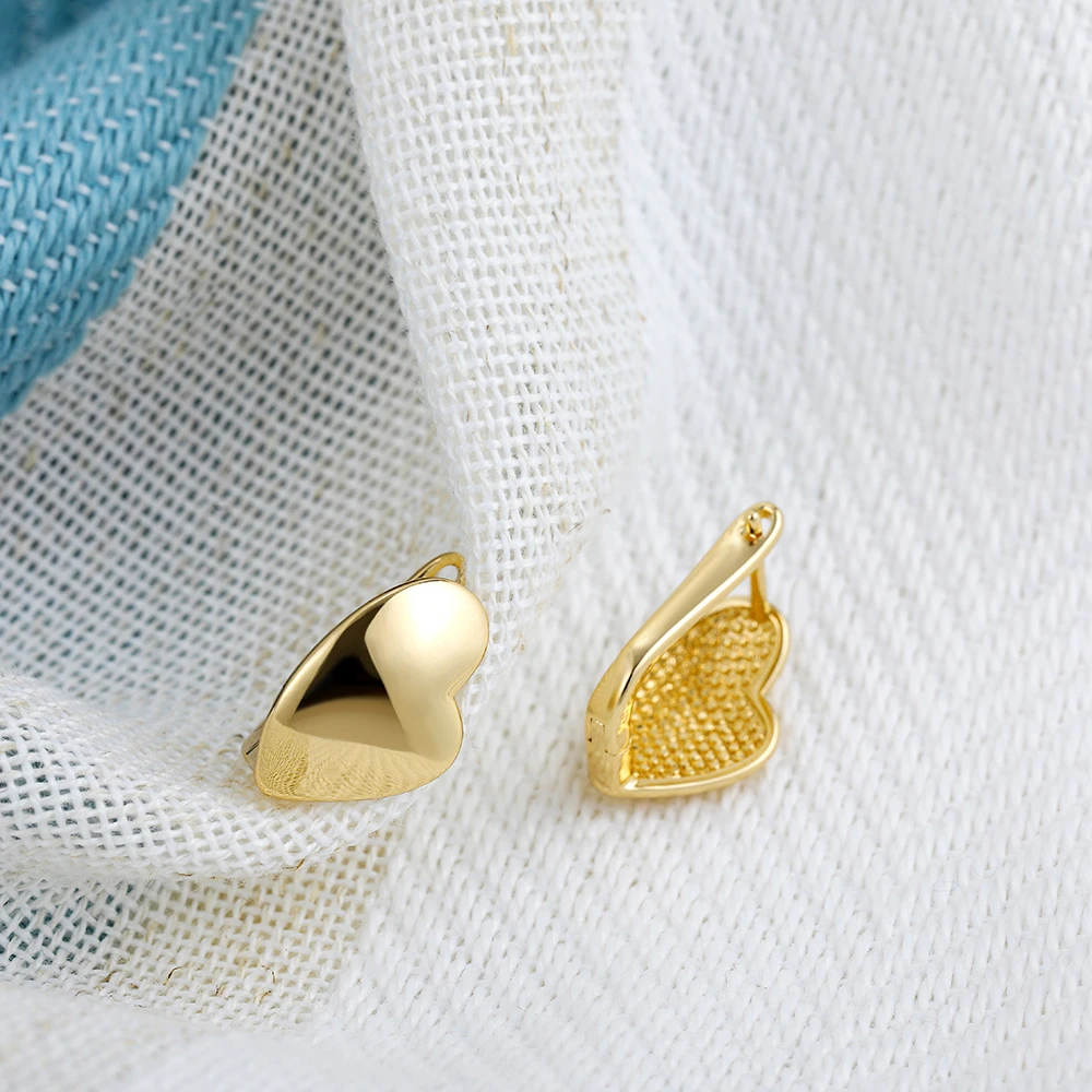 Simple Korean Geometric Heart Rhombus Piercing Huggies for Women New Trendy Gold Color Hoop Earrings Statement Jewelry