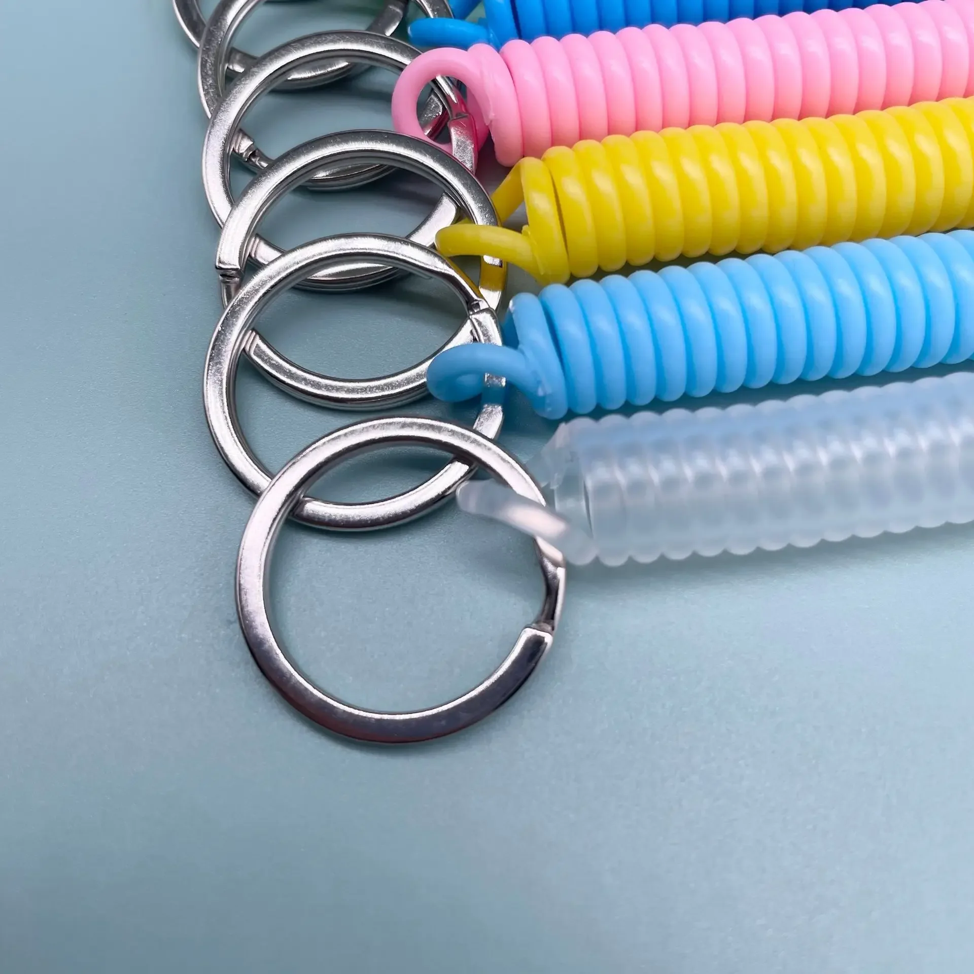 Spirale einziehbarer Federspulen-Schlüsselanhänger, diebstahlsicher, Anti-Verlust-Stretch-Schnur, Sicherheits-Schlüsselanhänger mit Karabinerverschluss aus Metall für Schlüssel – Detail 3