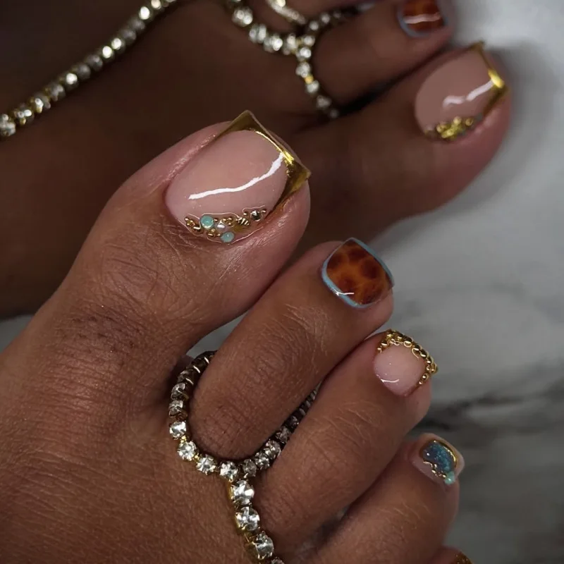 2026 French False Toe Nails Heart Rhinestone Design Summer Press on Toenails Fake Toenail Patches