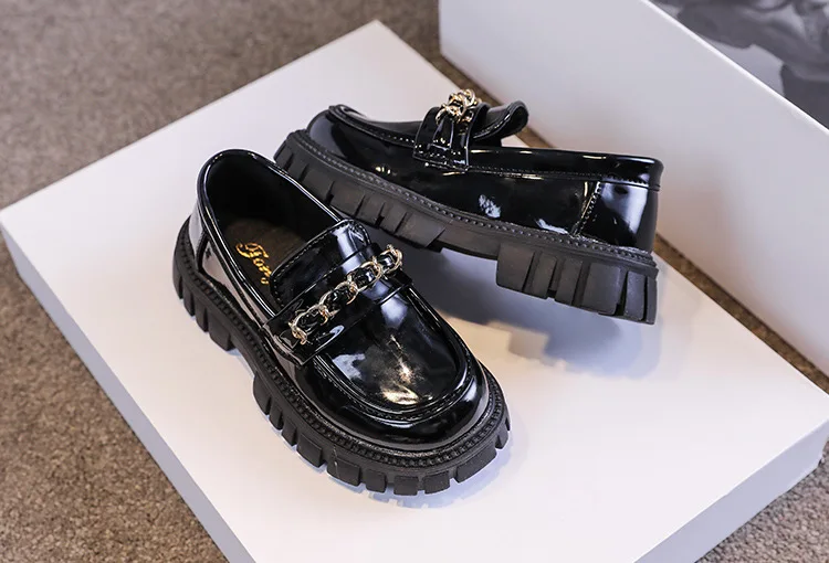 2025 für Kinder, Plattform, schwarzes Lackleder, Kette, modisch, für Jungen und Mädchen, flache Schuhe, vier Jahreszeiten, elegant, 26–36, Kinderschuh – Detail 14