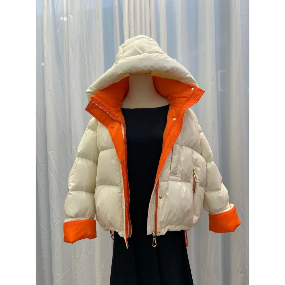 Ropa nueva de invierno para mujer, abrigos cortos con capucha, holgados y ultraligeros, chaqueta acolchada cálida con combinación de colores de plumón de pato blanco