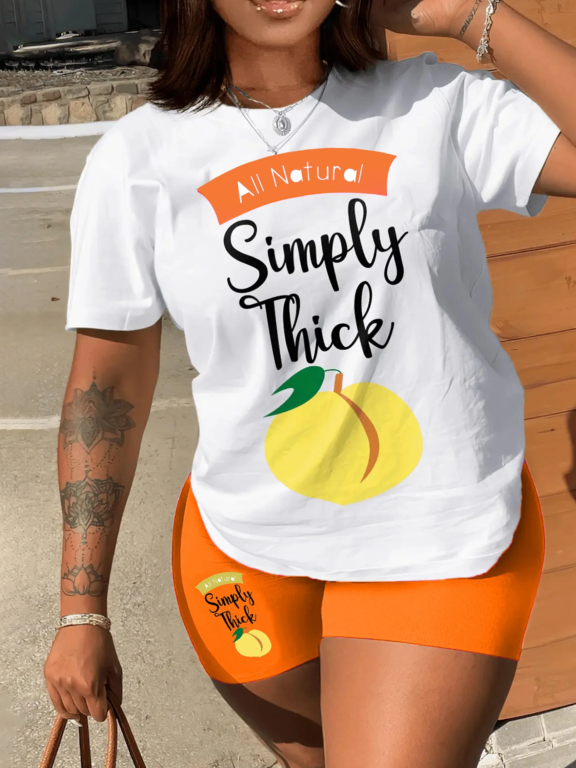 

Женская футболка с коротким рукавом, круглым вырезом и принтом