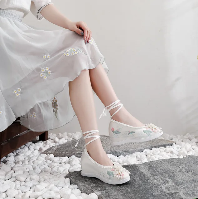 Chaussures Hanfu rétro traditionnelles chinoises pour femmes, chaussures  d'aviation, chaussures simples de style ancien, chaussures de danse de la  MSI, q150, 2024 - AliExpress