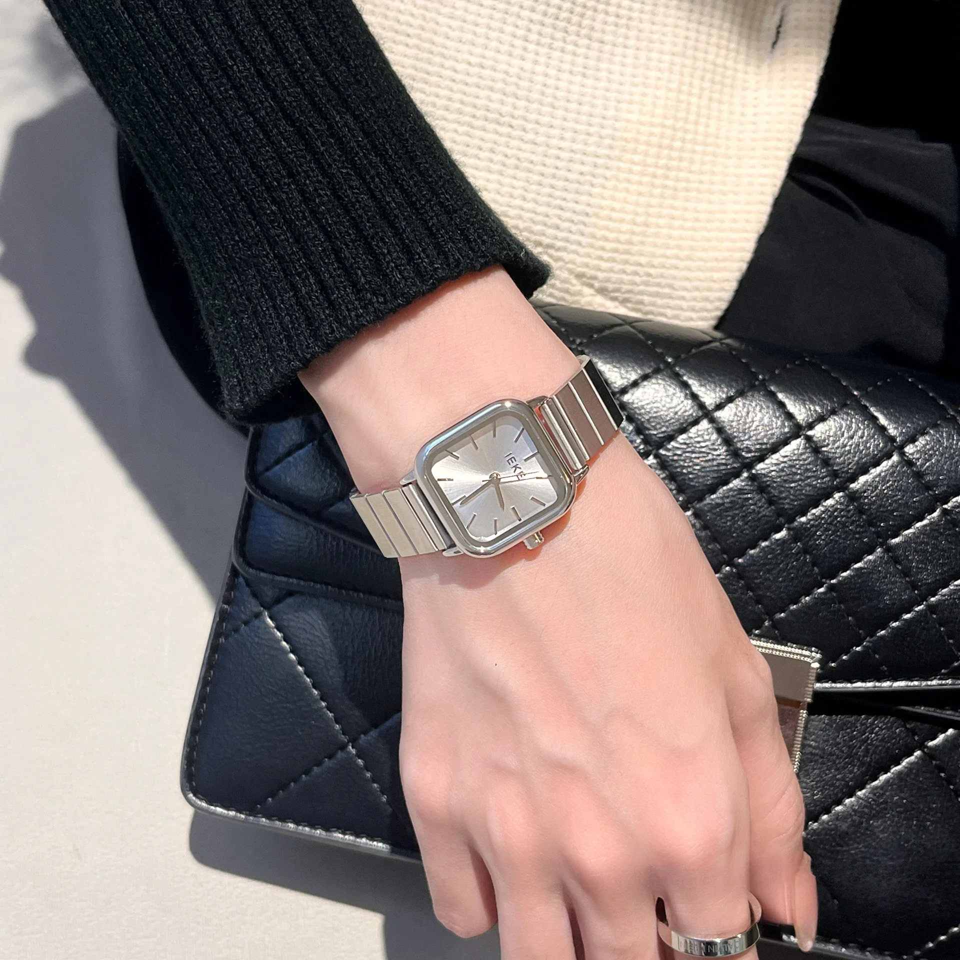 Korean cold wind watch women's student simple quartz watch commuter versatile explosion 5