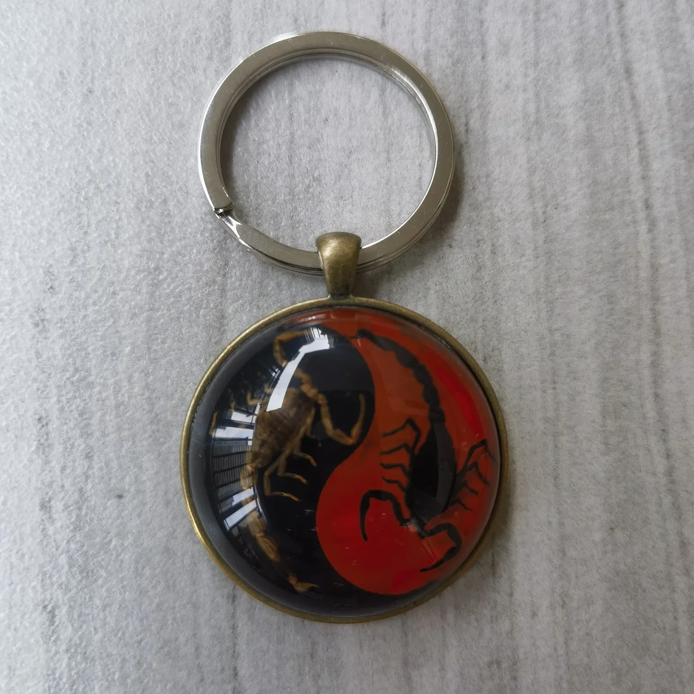 22pcs New Resin Insect Keychain Luminous Scorpion Insect Specimen Pendant Random Color Cute Keychain 2