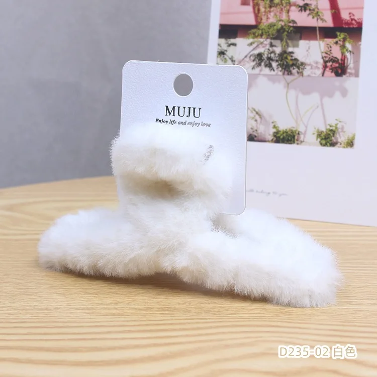 Plush Autumn & Winter Hair Clip - Sweet & Gentle Fashion Accessory