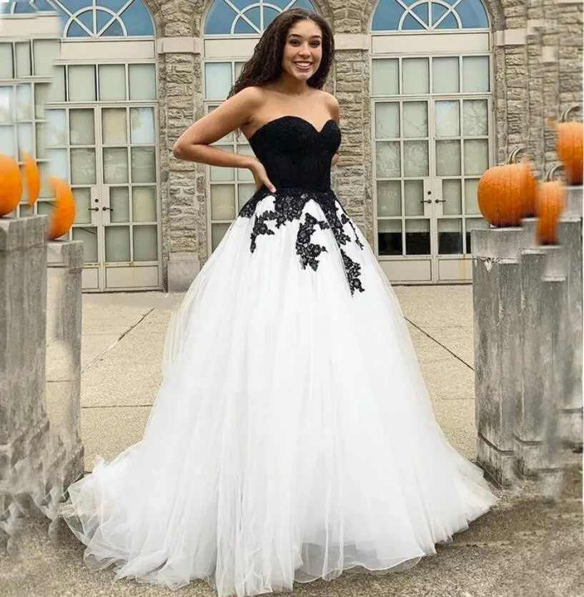 

Classic Black Prom Dresses A Line Simple Formal White Evening Gowns Sweetheart Neck Party Graduation Outfits