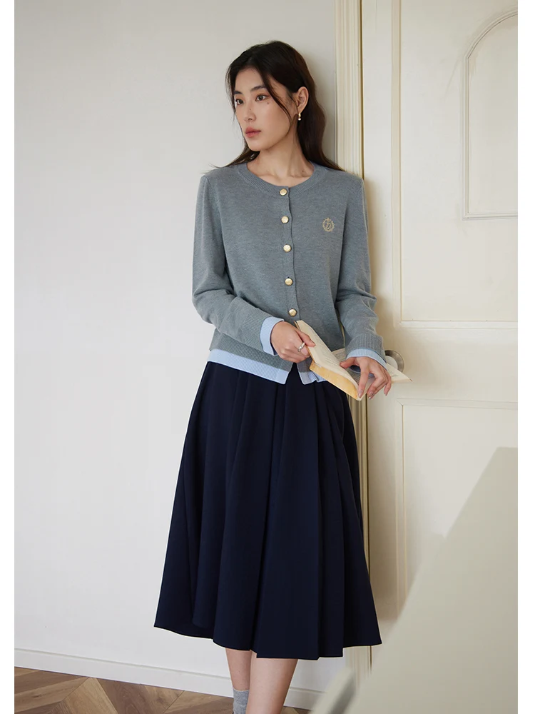 

DUSHU Women's College Style Contrasting Color Fake Two-piece Knit Sweater For Spring 2024 New Classic Round Neck Knit Casual