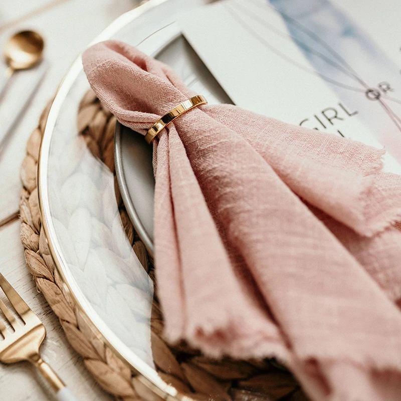 シングルナプキンリング,シルバーとゴールドの金属合金ナプキンホルダー,結婚式,家庭,ディナー,テーブルの装飾用バックル,4個