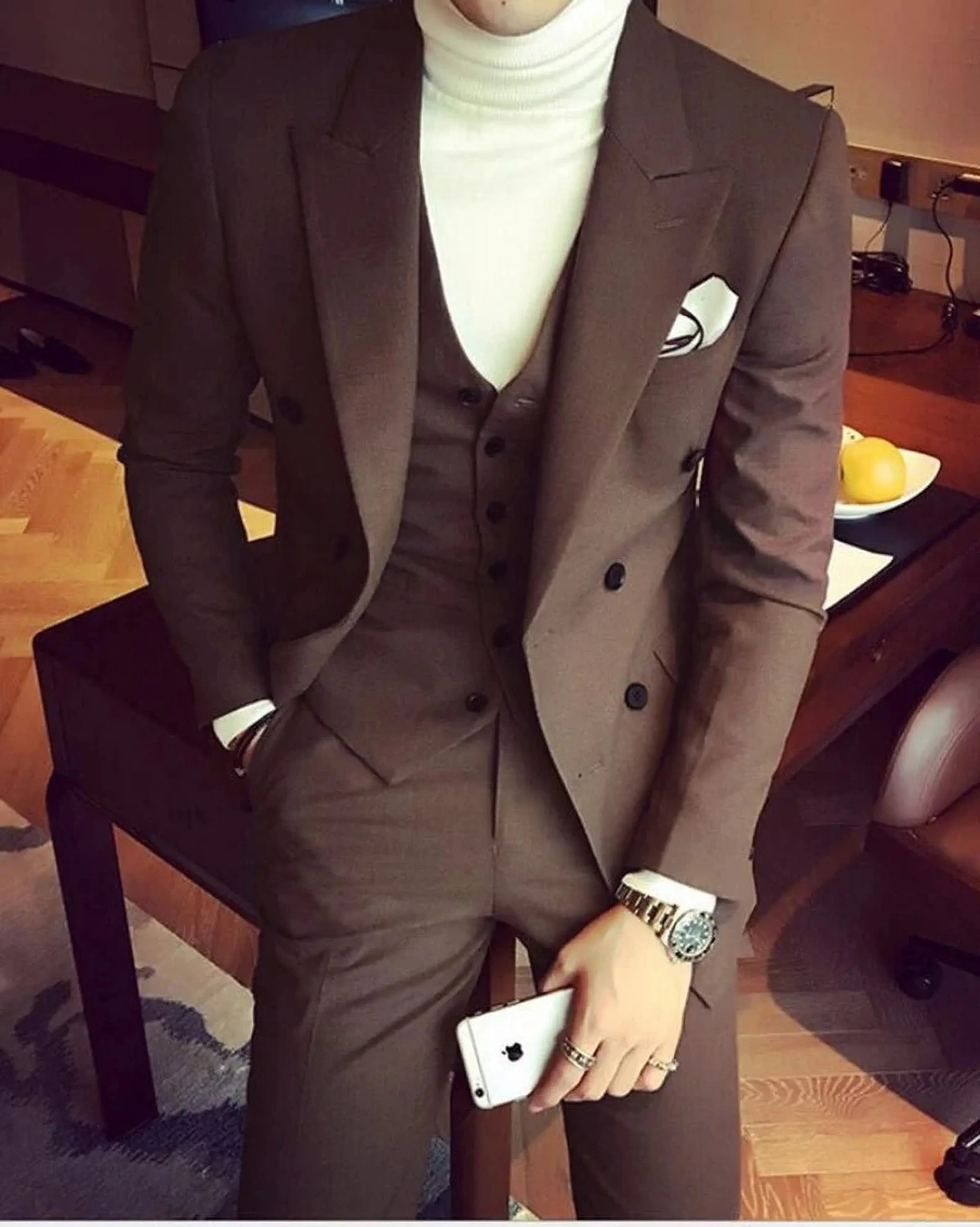 

Classy Brown Male Blazer Set Double Breasted Peak Lapel Slim Fit Tuxedo For Bridegroom Wedding Three Pieces Jacket+Pants+Vest