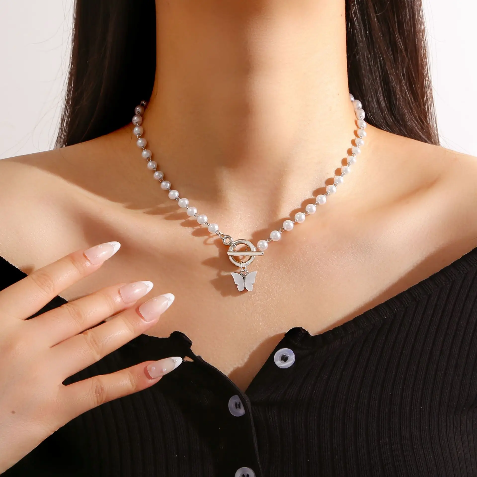 New Trendy Fashion Gold Color Alloy Cute Elegant Pearls Butterfly Pink White Pendant Necklace for Women Fashion Jewelry Dropship