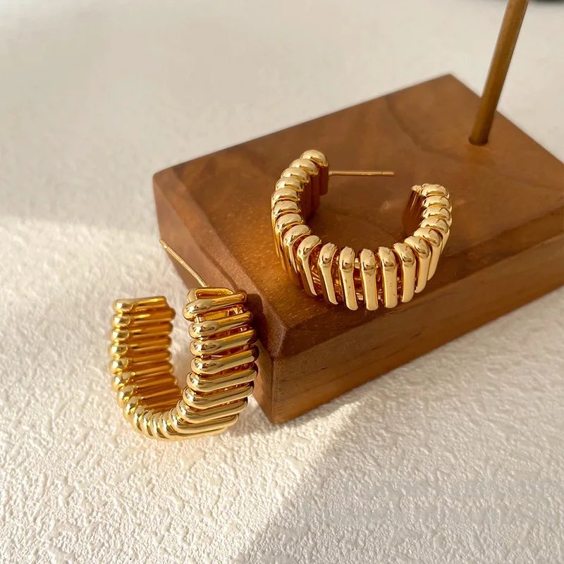 Hoop Wreath Earrings - Image 4