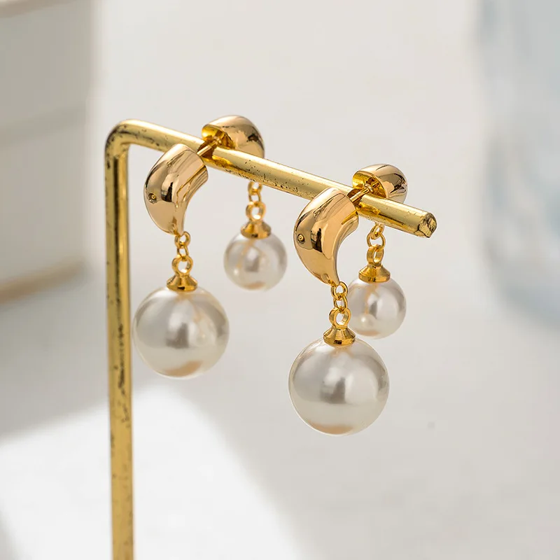 Light luxury fashion vintage imitation pearl earrings women