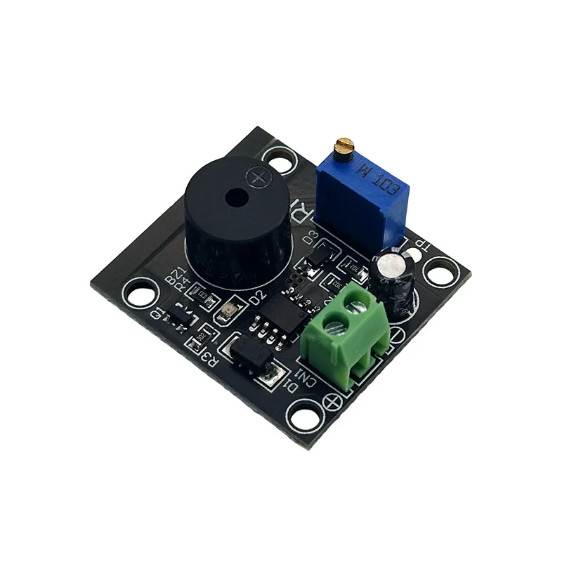 Carte de protection 12V pour batterie avec alarme sonore installée sur une batterie au plomb, illustrant le câblage typique.