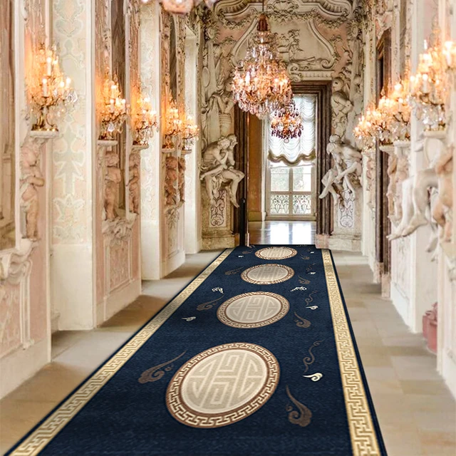 Un tapis pour un très grand couloir pour une entrée royale