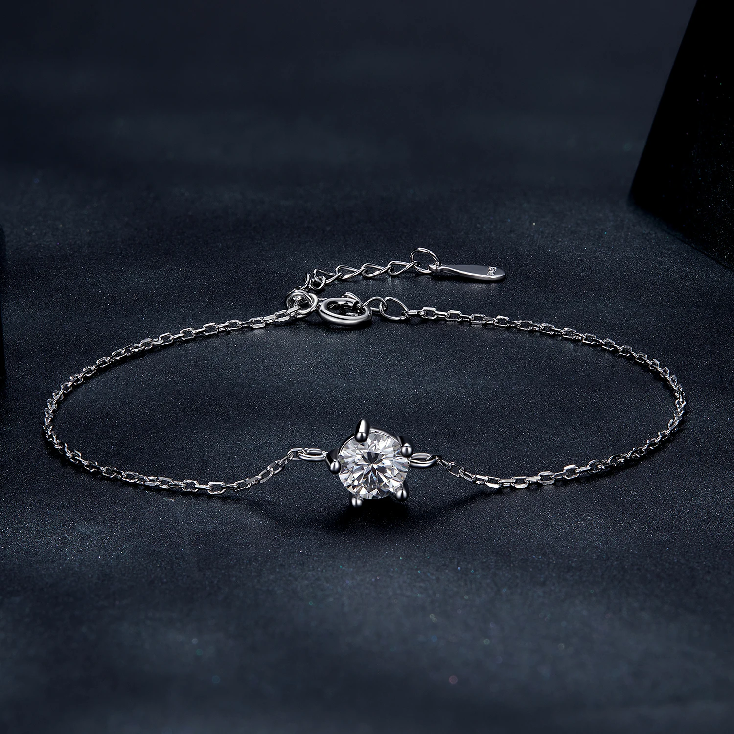 

925 Sterling Silver Premium Cut Sparkling Mossan Stone bracelet New women's jewelry test pass Mossan Stone Diamond suitable for