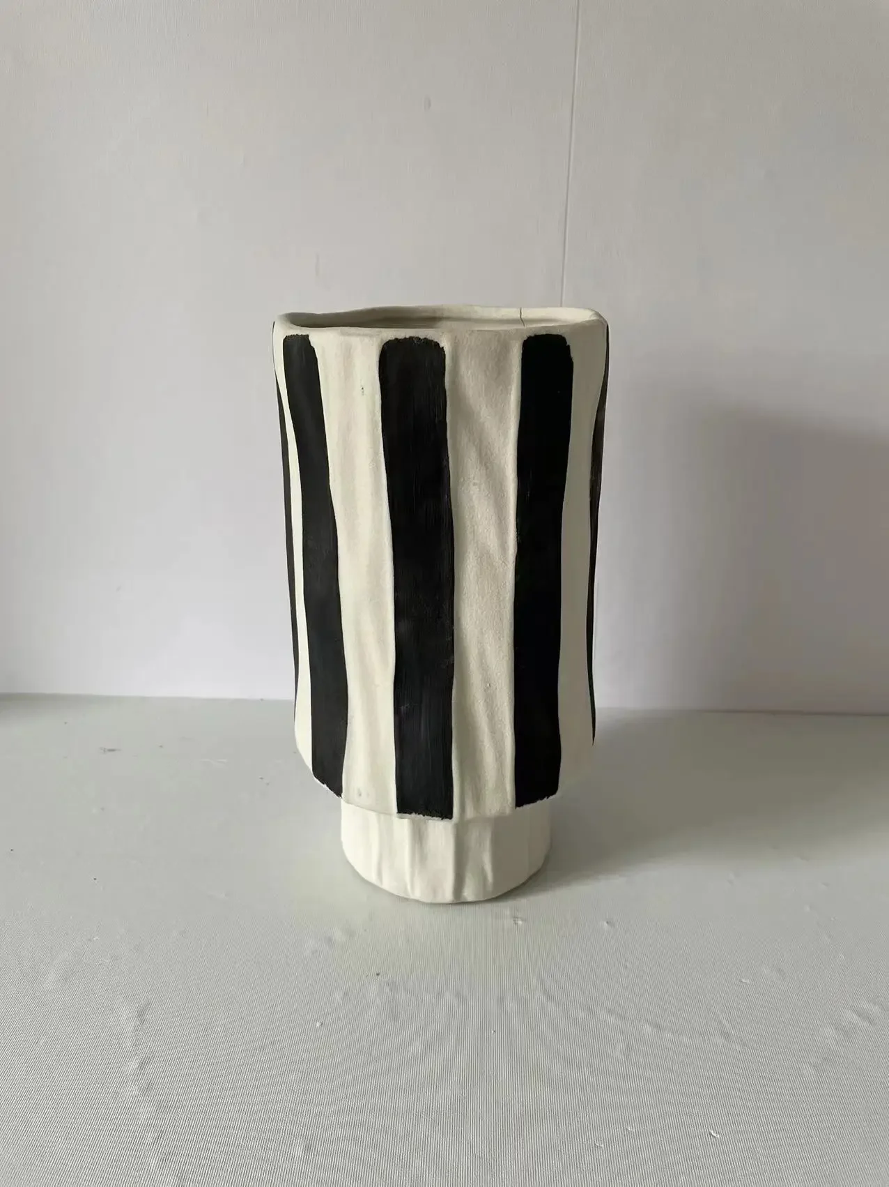 Black and White Striped Ceramic Vase Wide Mouth Flowerpot Geometric Pattern Flower Arrangement Porcelain Handicraft Ornaments 4