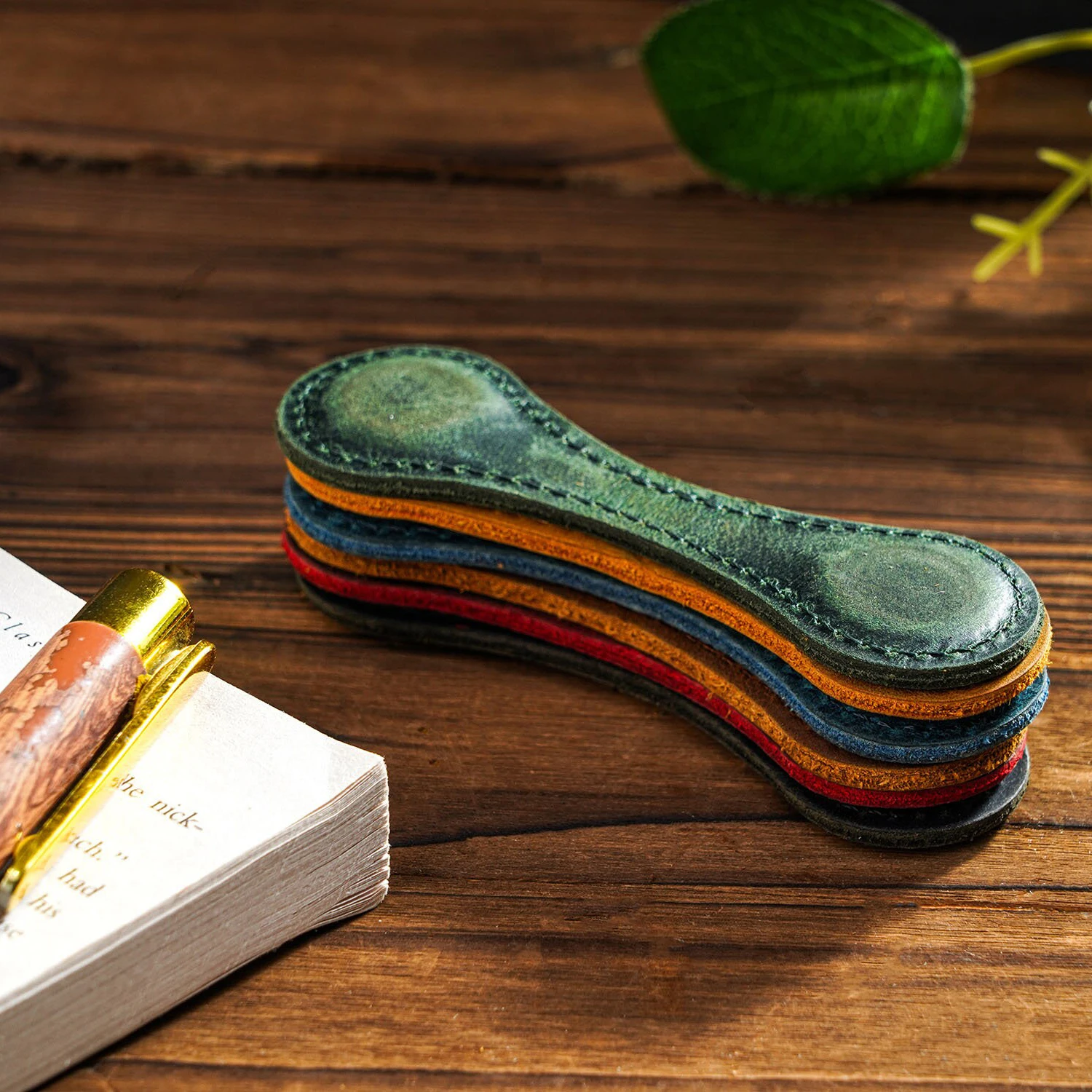 Personalized Memorial Leather Bookmark with Name Magnetic Bookmark Clasp MOM DAD LOVE Day Birthday Gift