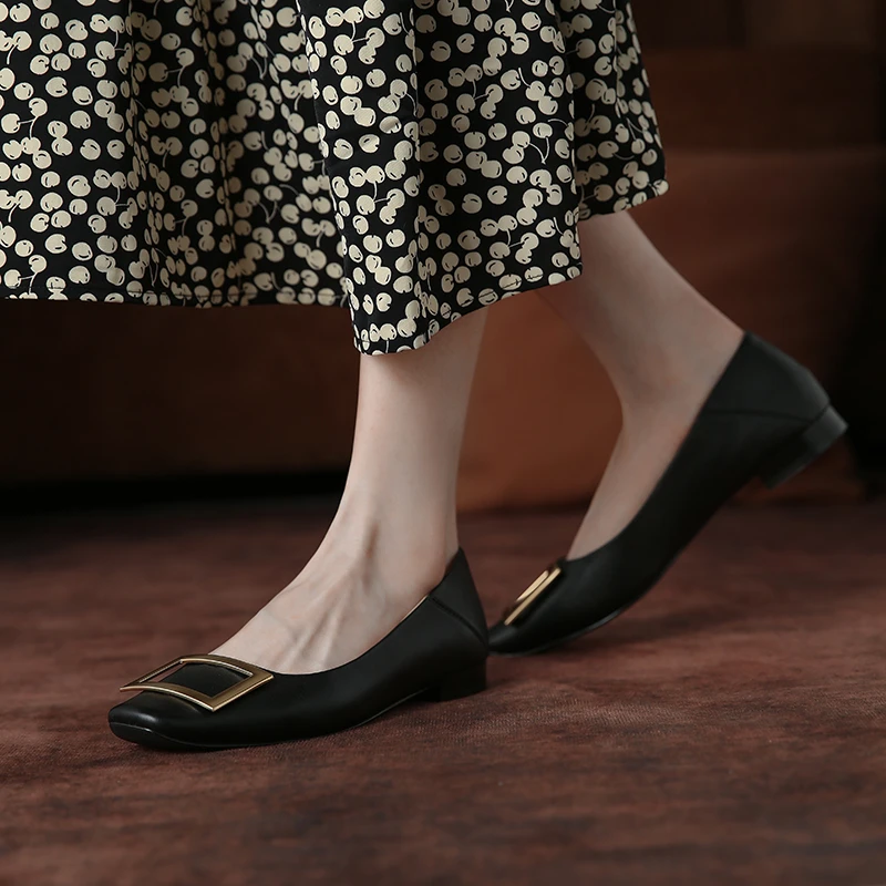 2022 Brand retro flat shoes women's loafers genuine leather soft simple elegant buckle casual shoes female dating shoes
