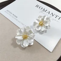 White Acrylic Flower Women's Stud Earrings Folded Florals Korean Fashion Sweet Petals Irregular Female Earrings 2025 new in - Image 5