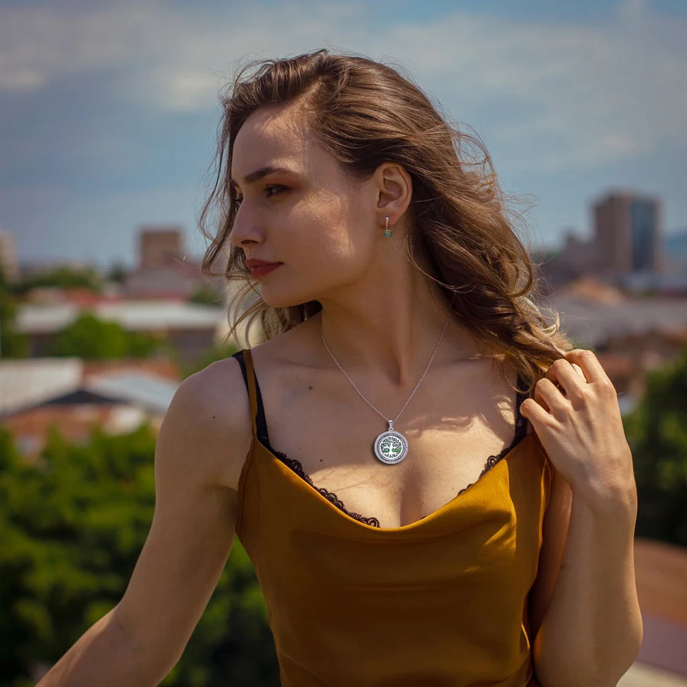 10Pcs/Lot Mix Fashion Rhinestone Rotate Essential Oil Diffuser Necklace Locket Pendant Aromatherapy Jewelry Gift Wholesale 2022