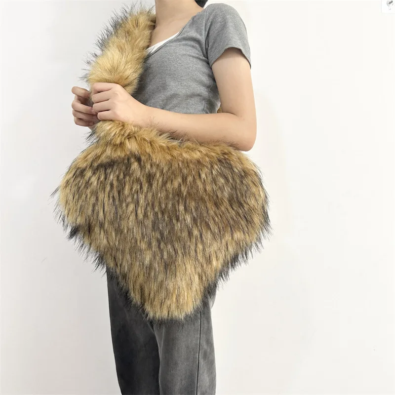 

Winter Retro Faux Fur Heart Shape Ladies Fashion Bags Large Crossbody Casual Bag Furry Warm Versatile Designer Handags