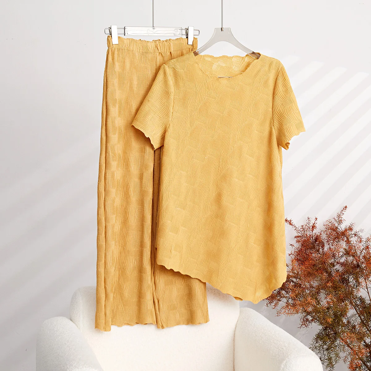 

Miyake Lady Pleated Dress Two Piece Suit New Arrival Elegant Casual Clothing Japanese Short Sleeve Top+Loose Pants for Lady