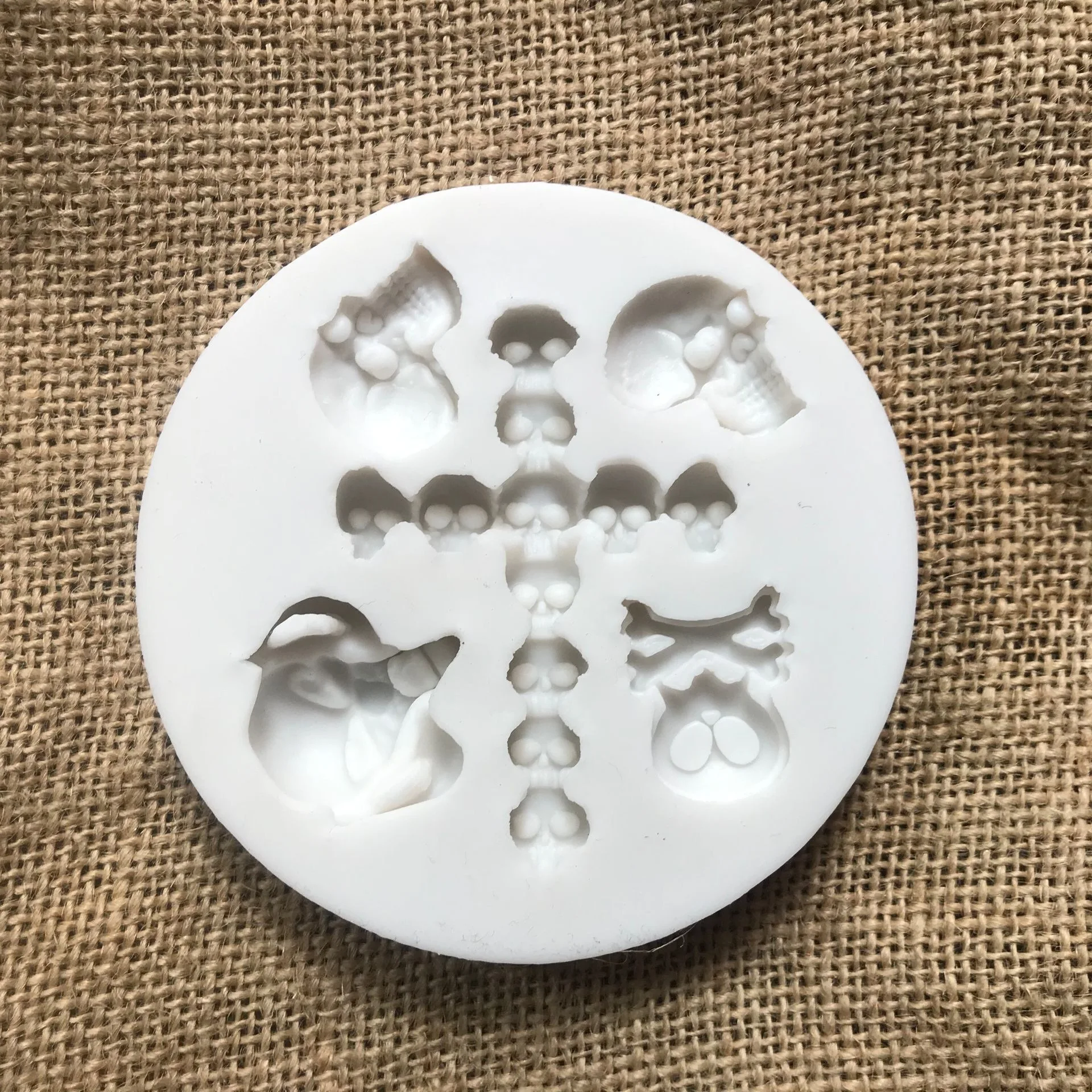

Halloween Skull Cross Chocolate Silicone Mold Fondant Cake Candy Molds Cookies Pastry Biscuits Mould Cake Decoration Tool Baking