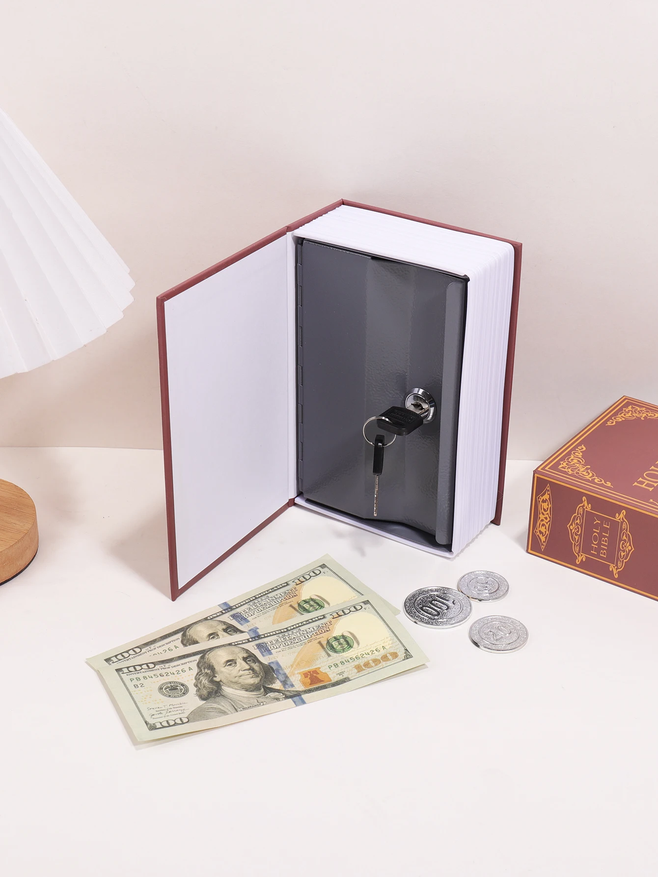 Hucha con forma de libro vintage con llave, caja de ahorro_voghion.com