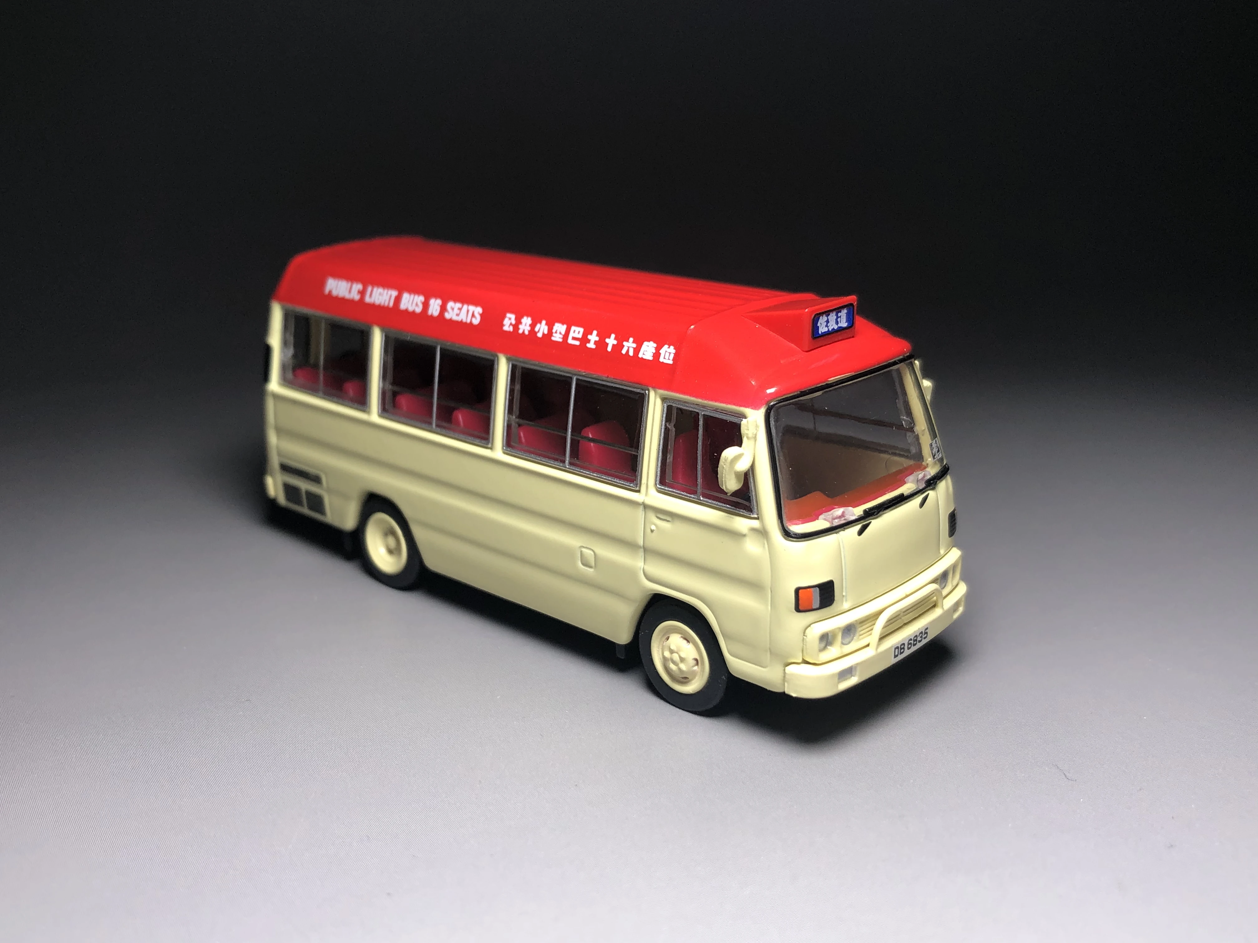 Tiny 33/38 Hong Kong Mitsubishi Fuso Rosa Minibus 1/76 Diecast Car