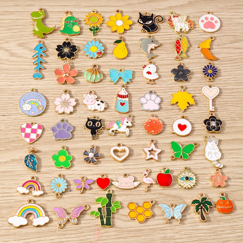Tusember 5000 이상의 스타일 무작위 혼합 100pcs 하트 꽃 동물의 매력 보석 만들기 귀걸이 목걸이 DIY 액세서리