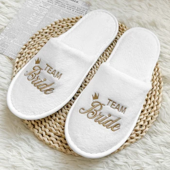 Set di pantofole da festa da sposa, punta chiusa con ricamo dorato e rosa, appartamenti leggeri e comodi in peluche, suola morbida antiscivolo per la sposa