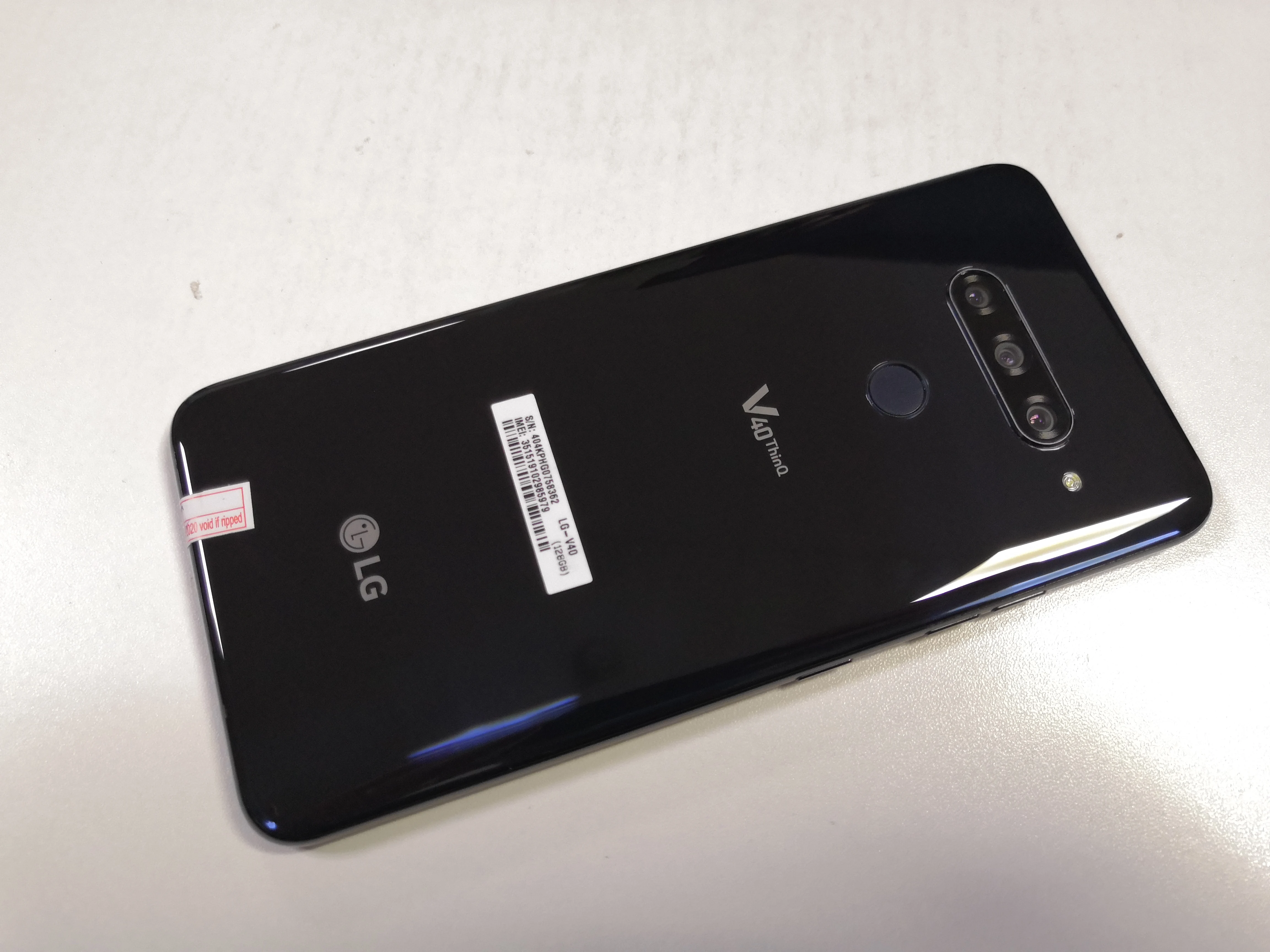 V405EBW Original LG V40 ThinQ V405UA 6.4``Octa Core 6GB RAM 128GB ROM 16MP Triple Camera LTE Fingerprint  Unlocked Cellphone