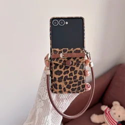 Fashion Leopard Leather Phone Case with Card Holder and Cute Design - Z Flip 7 (NF542)