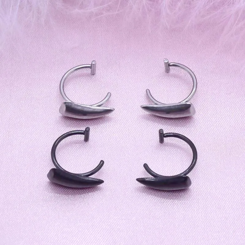 Silver Gothic Lip Accessory – Sharp Stainless Steel Teeth Design, Non-Piercing
