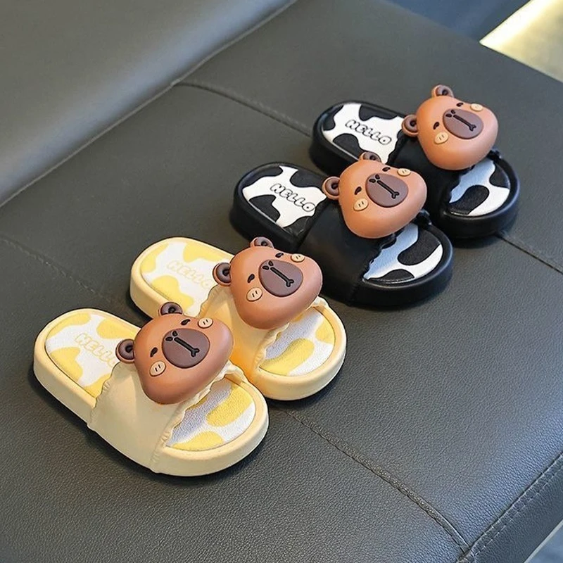 Niedliche Capybara-Slipper für Kinder, Cartoon-Kuhmuster, rutschfeste Badeslipper für Jungen, weiche, leichte EVA-Slipper für Mädchen