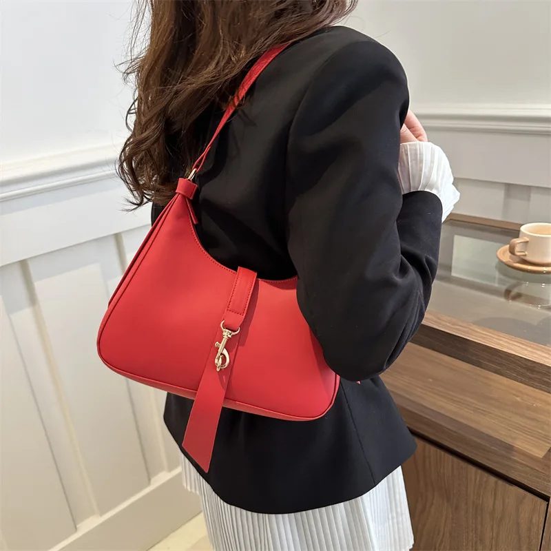 

Женская сумка через плечо на пуговицах с индивидуальным дизайном, новая простая Высококачественная текстурная Ретро сумка через плечо