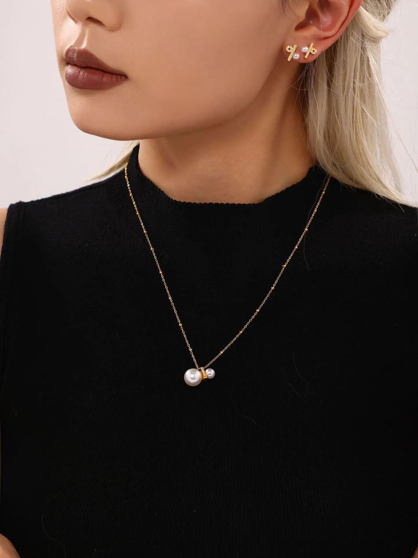Elegantes Muschel-Kugel-Anhänger-Halsketten- und Zirkon-Ohrringe-Set für Damen aus 316 Edelstahl, vergoldet, luxuriöses Schmuckset als Geschenk – Detail 2