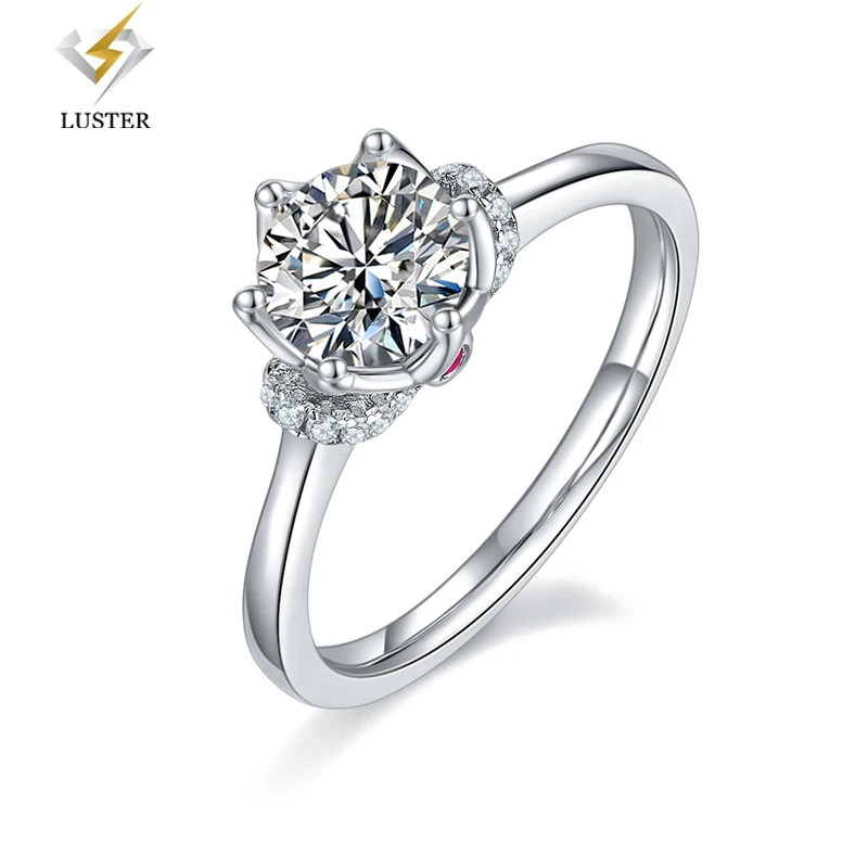 

Женское кольцо из серебра пробы с бриллиантом, 1 карат