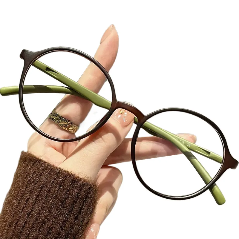 Chic Women's Reading Glasses - Fashionable Eyewear