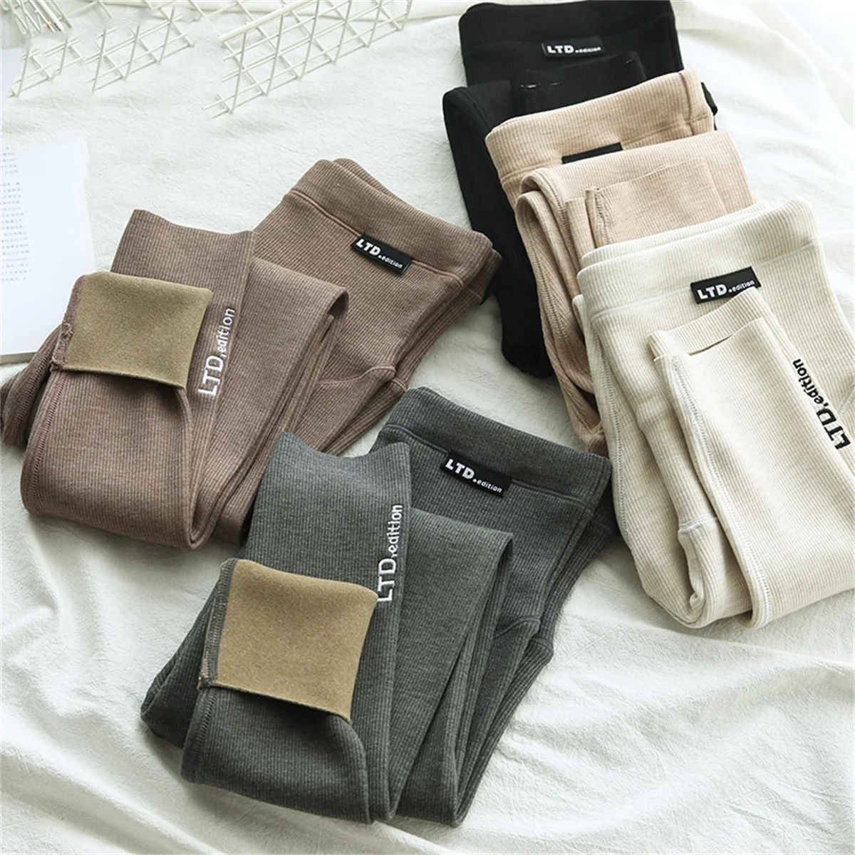 New maternity pants pregnant women plus cashmere Korean version of the new belly leggings autumn and winter maternity leggings