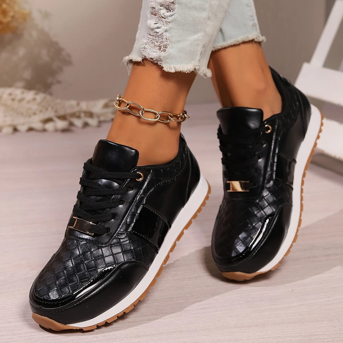 Trend Designer Sneakers Women Casual Shoes  Lace Up Flat Running Walking Shoes Woman Footwear Breathable Women's Sports Shoes