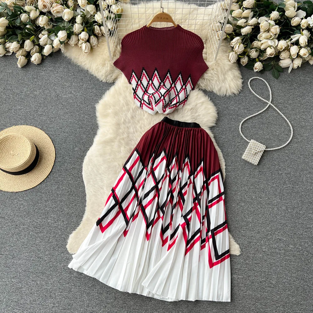 

New Fashion Print Suits for Summer Women Round Neck Holiday Loose Tops +pleated Skirt Elegant Two-piece Sets J752