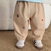 Nouveau pantalon sarouel en coton brodé de dessins animés pour tout-petits, collection automne 2026 – Pantalon décontracté en jean rayé ample pour bébé garçon 5