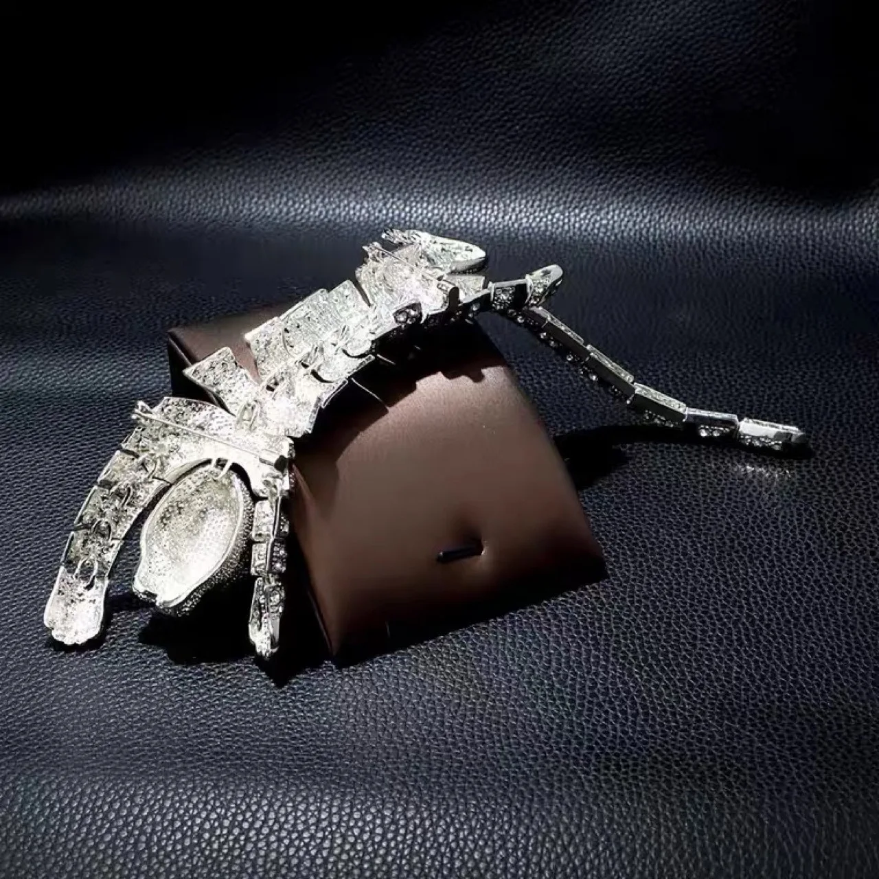 New Arrival Gold Silver Plated Rhinestones Large Tiger Brooches Jewelry High Grade Animal Pin Clothing Accessories Good Gift