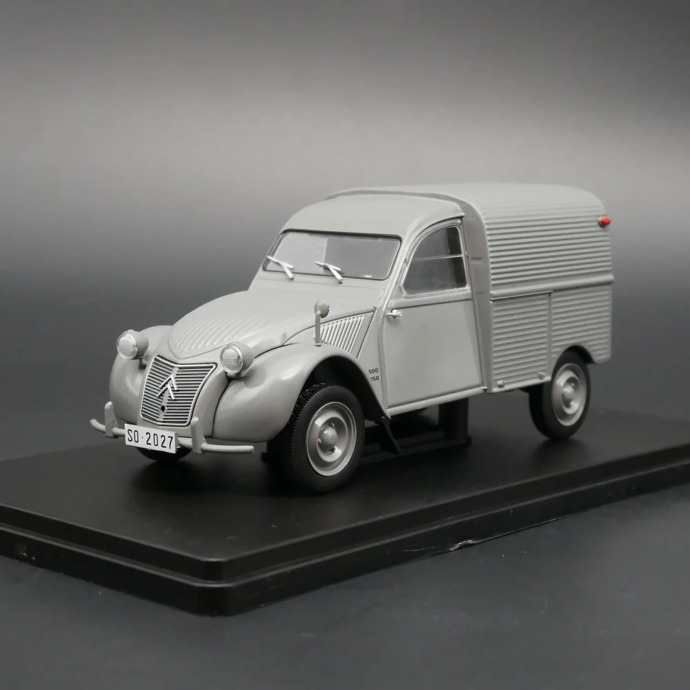 

1:24 Scale Citroen 2 CV 1957 French Van Alloy Toy Model Ornaments