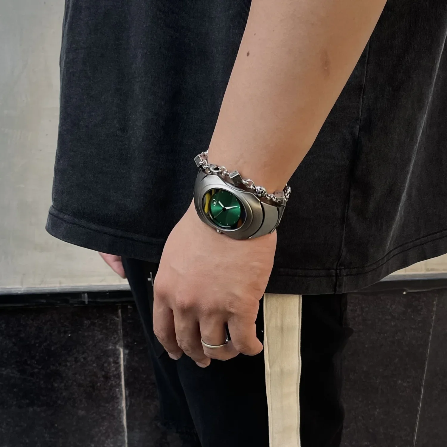 Y2K Alien Original Non Bomb Oakley Quartz Watch for Men's Fashion Brands with Premium Ins niche Design pagani design
