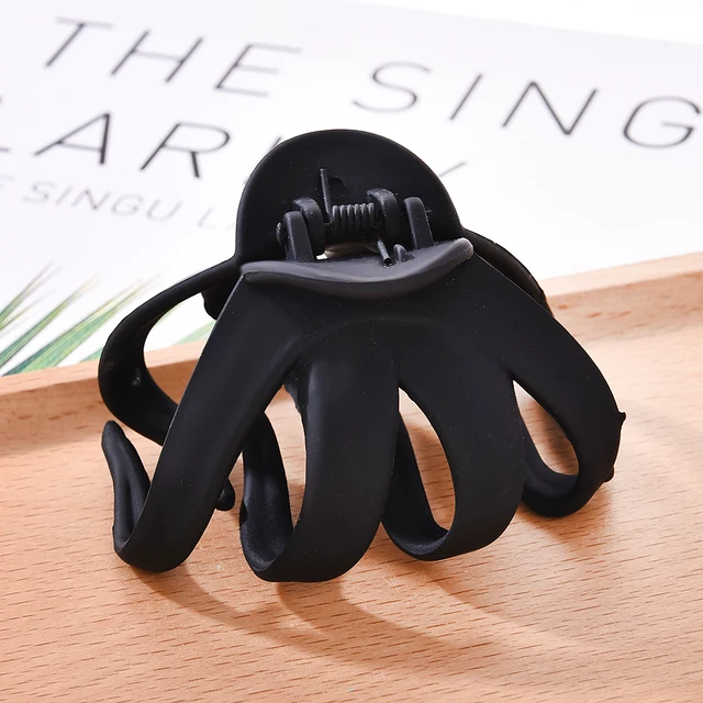 Women Girls Geometric Hair Claw Clamps Metal Hair Crab Moon Shape Hair Claw Clip Solid Color Hairpin Large Size Hair Accessories SI134