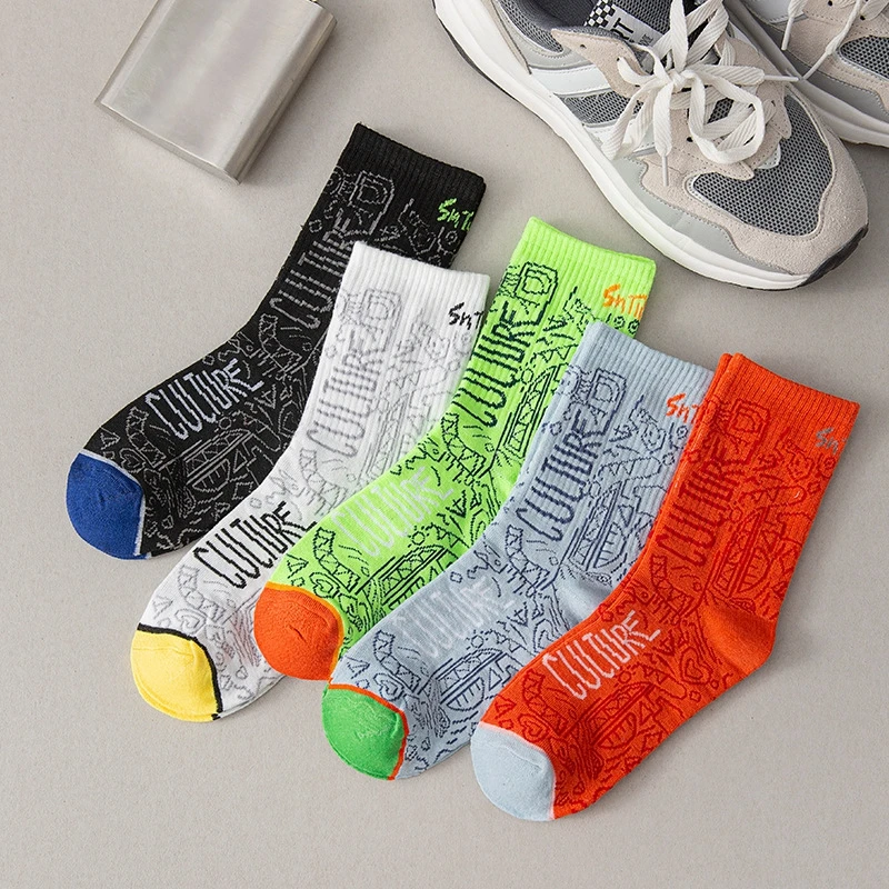 

Fashion Street Hip Hop Men Women's Socks Classic Letters Graffiti Creative Sweat Absorbent Breathable Funny Long Socks